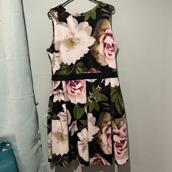 Dresses - Picture 1 of 3